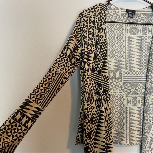 ⭐️ Rue21 S Patterned Cardigan Beige/Black - Picture 2 of 6